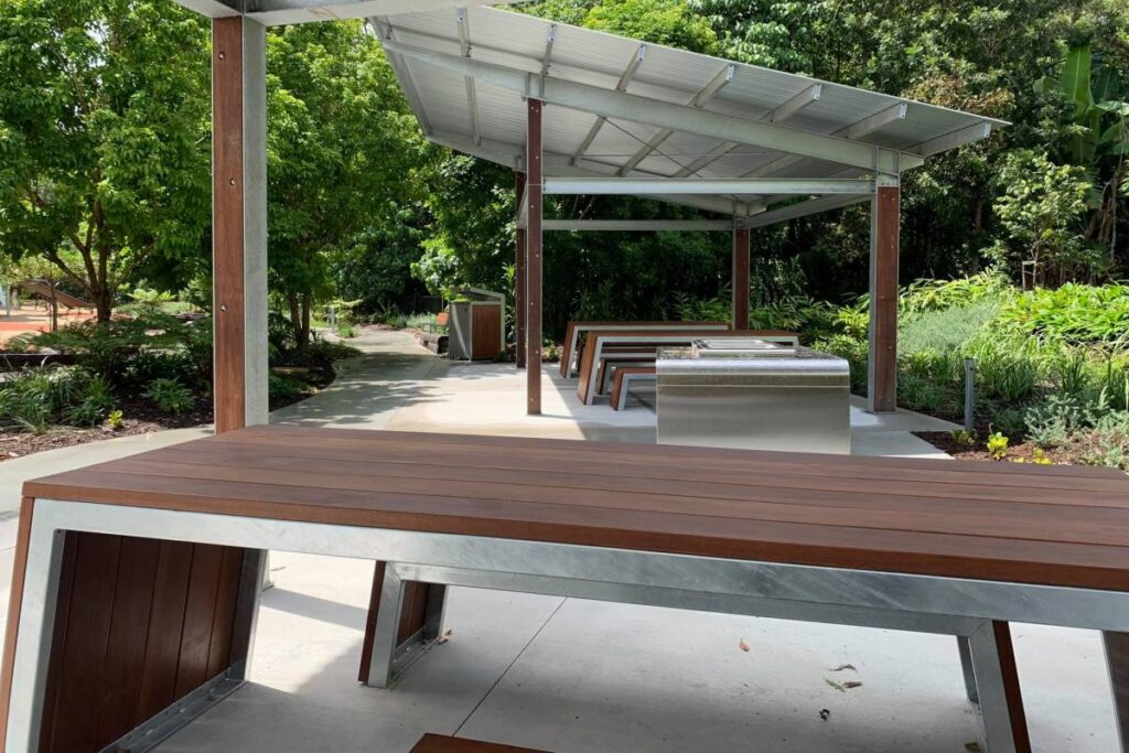 country-paradise-picnic-tables